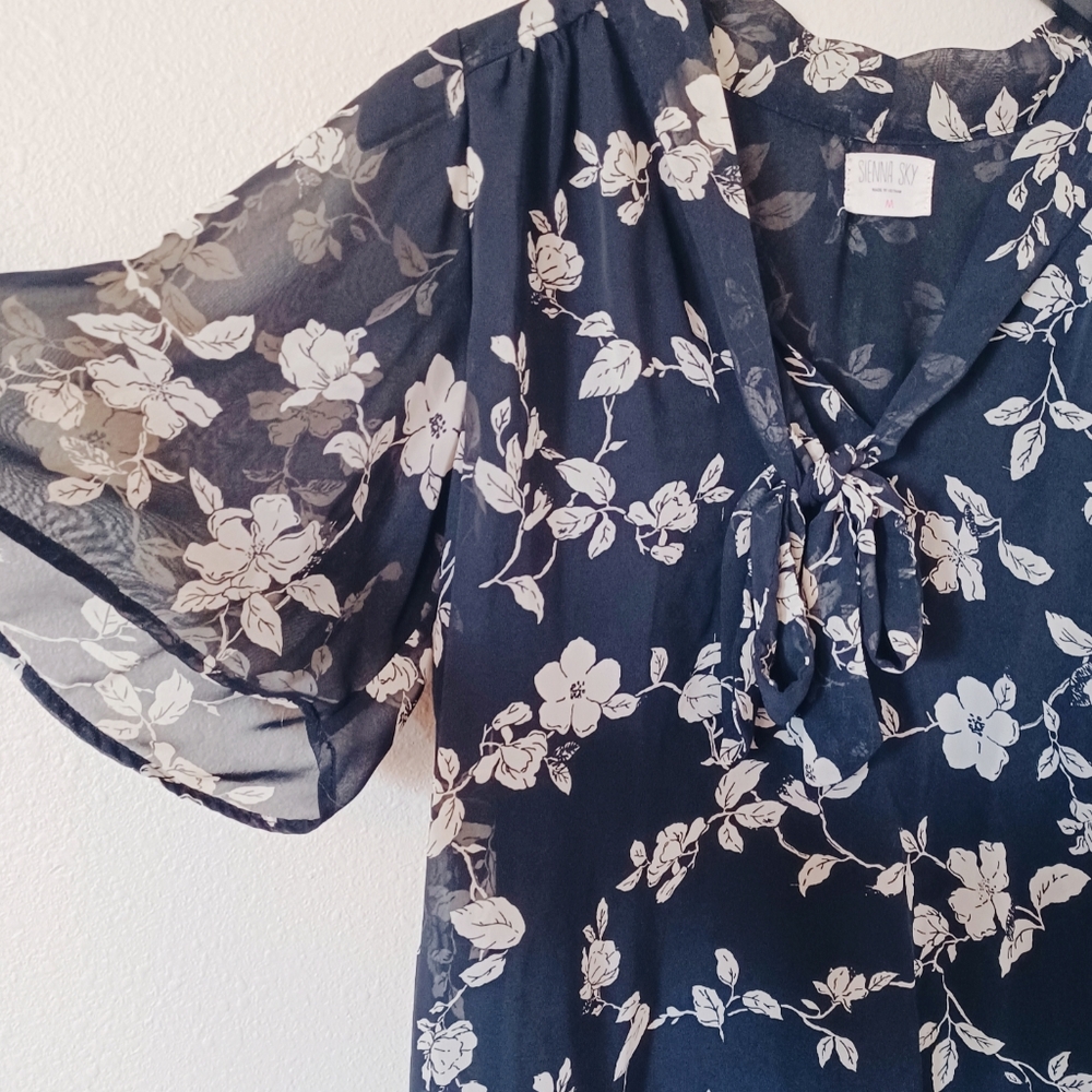 Sienna Sky Black Floral Short Sleeve Bow Blouse Cropped Boho Flowy - Medium - Picture 8 of 9
